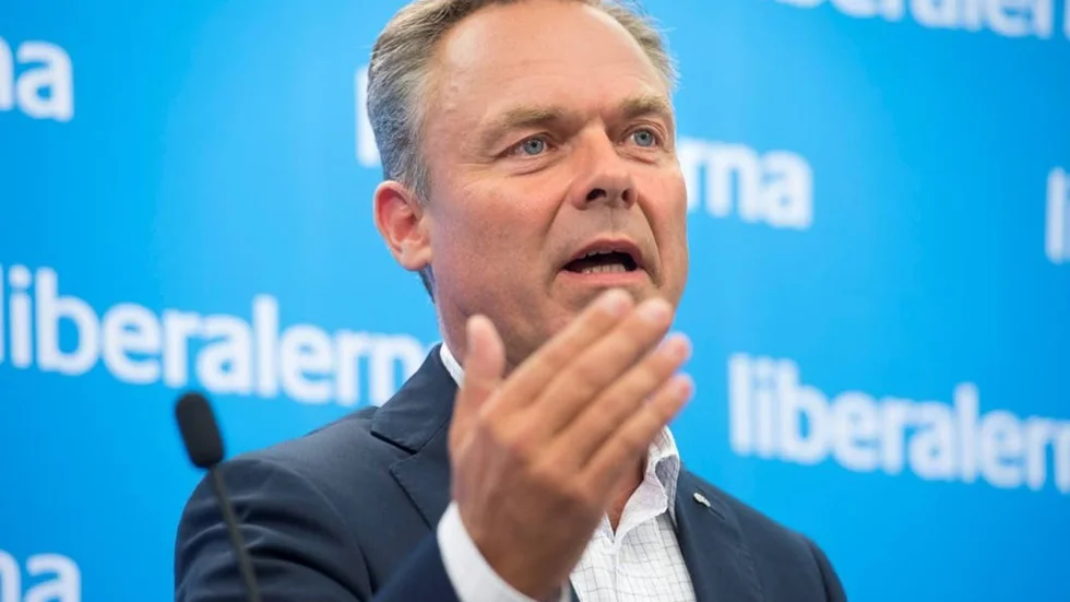 Folkpartiledaren Jan Björklund har svårt att hävda sig gentemot de stora moderata partiet, men utan egen tydlig politik inga extra röster.