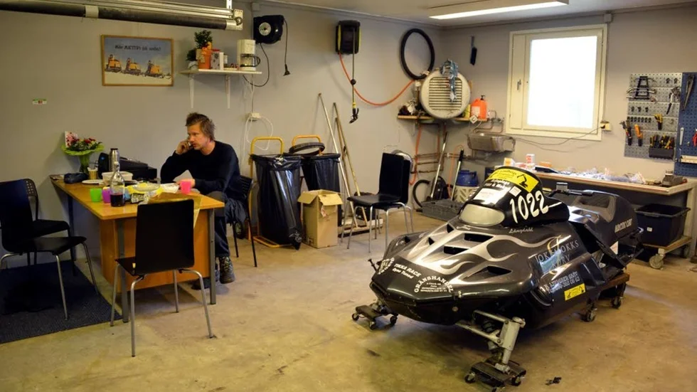 Ken Långdahl är en nybliven egenföretagare och håller till i sitt eget garage på Storgatan i Arjeplog.