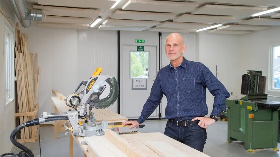 Christian Ericsson, bygglärare i Älvsbyn, hyllar ortens företag.