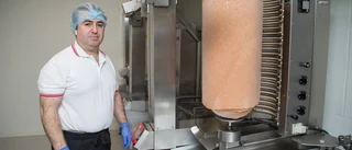 Följ med in i kebabfabriken