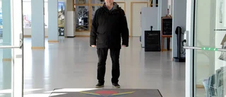 Flygplatschefen slutar efter nästan 30 år