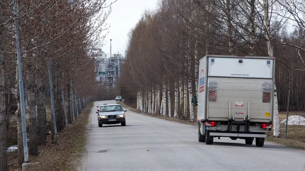 Bergsviksvägen asfalteras om mellan Industrigatan och Backevägen.
