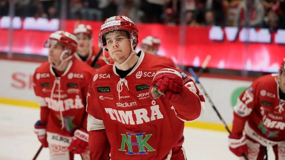 Luleå värvar Filip Hållander från Timrå. Sportchefen Stefan "Skuggan" Nilsson liknar hon vid Micke Renberg.