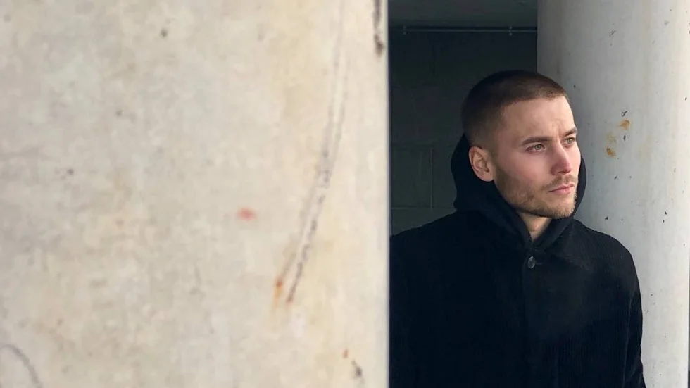 "Jag mår bättre av att jaga det här jag verkligen vill ha än av att känna mig säker och den grejen", säger Filip "Griljo" Granberg, om den mer otrygg men samtidigt mer inspirerande tillvaron där han kan ägna mer tid åt musiken.
