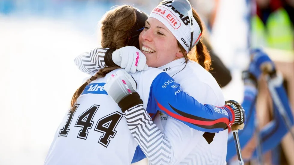 Charlotte Kalla fick gratulera Ebba Andersson till segern i Kopparskidan.