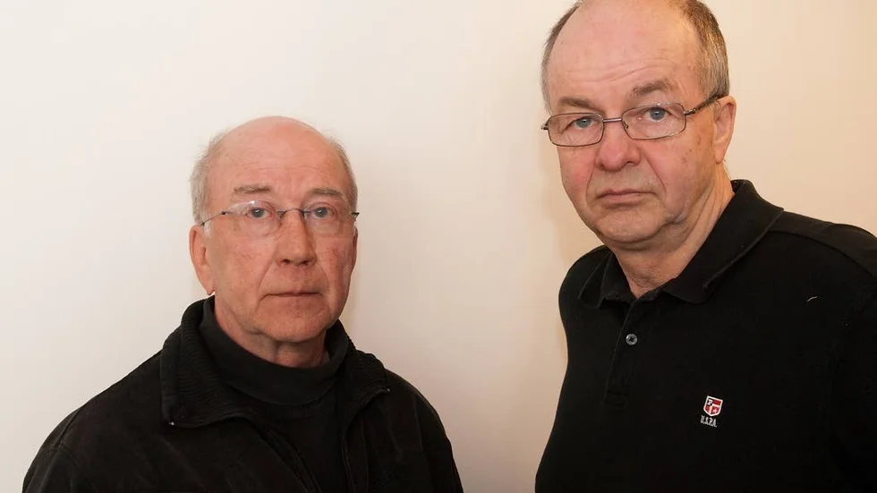 Oförstående. Bo Lundmark och Sven-Olov Granlund är två av alla bybor som ställer sig frågande till landstingets agerande. "Jag förstår inte hur man kan komma med ett sådant här förslag. Det finns ju inget miljötänk alls", säger Lundmark. (Arkivbild)