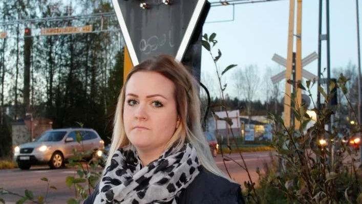 SNABBT. "Det hela gick så snabbt. Jag hann se att rödljusen blinkade men då hade jag redan svängt och så gick bommarna ned",säger Petra Fjällström från Bergsviken.