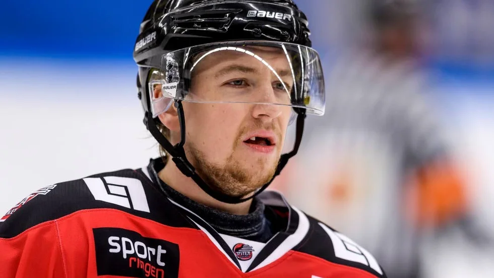 SKADAD? Viktor Sandberg åkte på en befarad hjärnskakning under matchen mot Östersund.