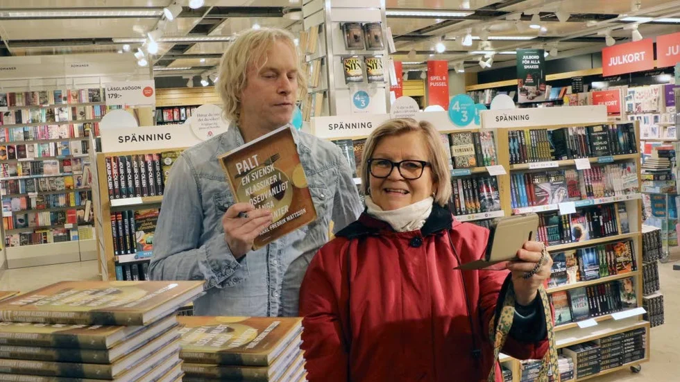 Anita Hieta, Storfors passade på att ta en selfie med författaren Karl Fredrik Mattsson.