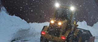 Fotbollshallen rasar in av snömassorna