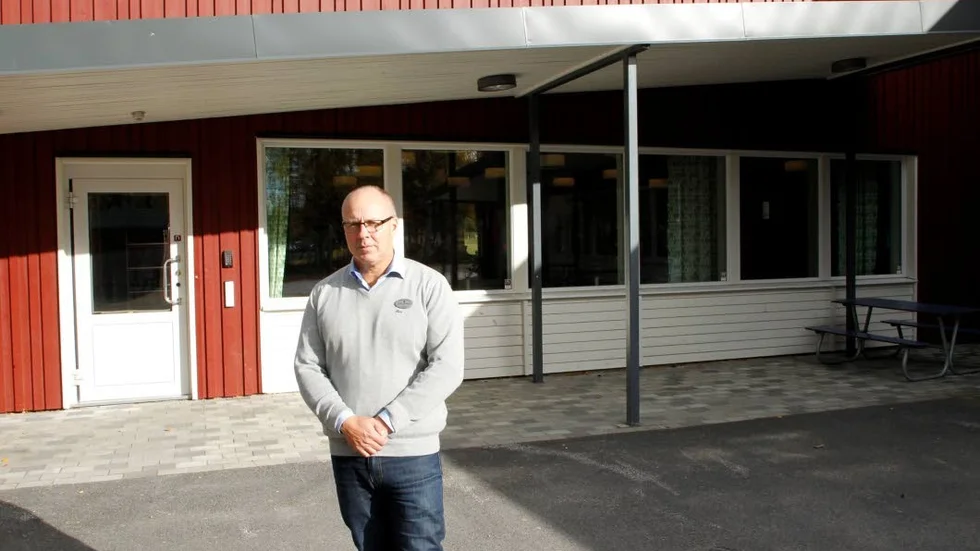 Glasmästaren har fått jobba på ordentligt under natten berätta Ulrik Bylander. Det har satts in nya rutor i alla rum som utsattes.