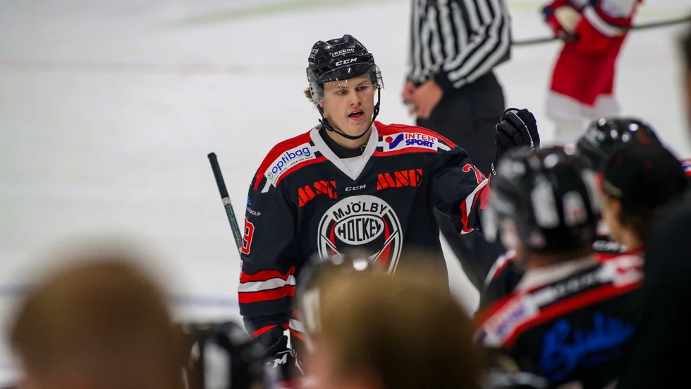 Tom Eriksson och Mjölby HC möter rivalen Tranås för första gången på många år i seriesammanhang. 