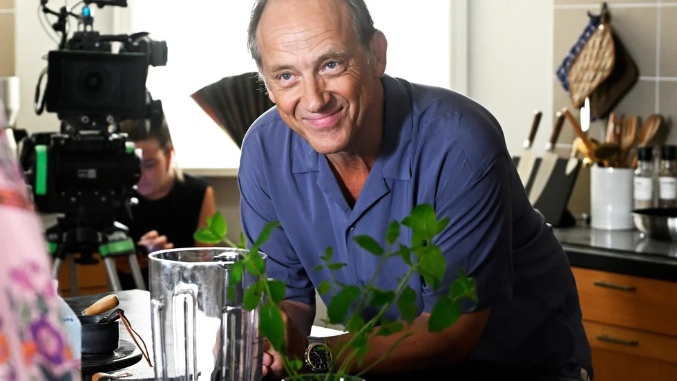 Samuel Fröler spelar en av huvudrollerna i Camilla Läckbergs tv-serie "Strandhotellet". Pressbild.