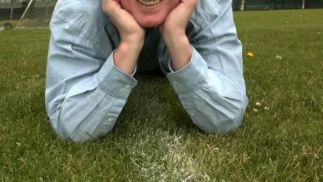 Efter femton år som linjedomare i internationella matcher slutar Kenneth Pettersson. Matchen mellan Roma och Manchester United blir "Keckes" sista uppdrag. Foto: Niclas Sandberg