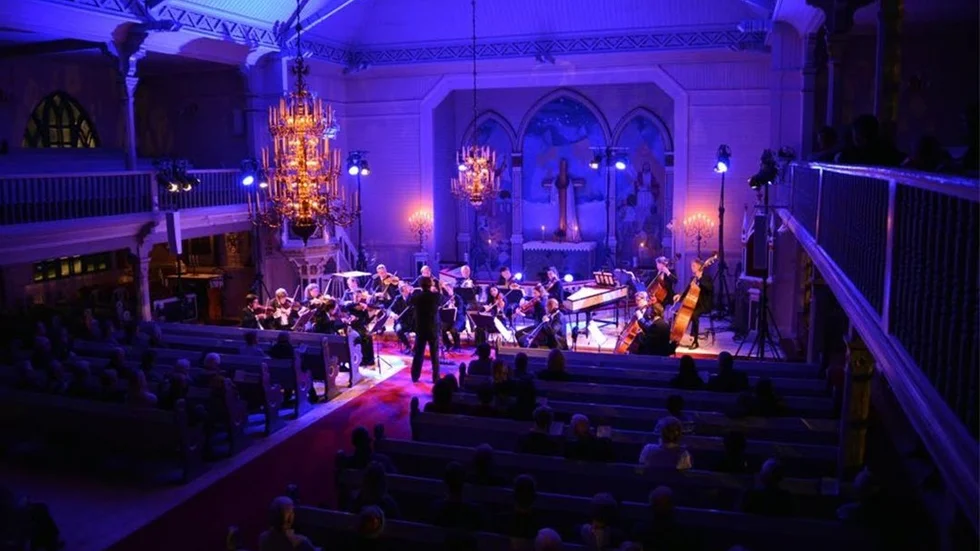 Det var minst lika vackert visuellt som auditivt under konserten med Norrbottens Kammarorkester ledd av Petter Sundkvist.