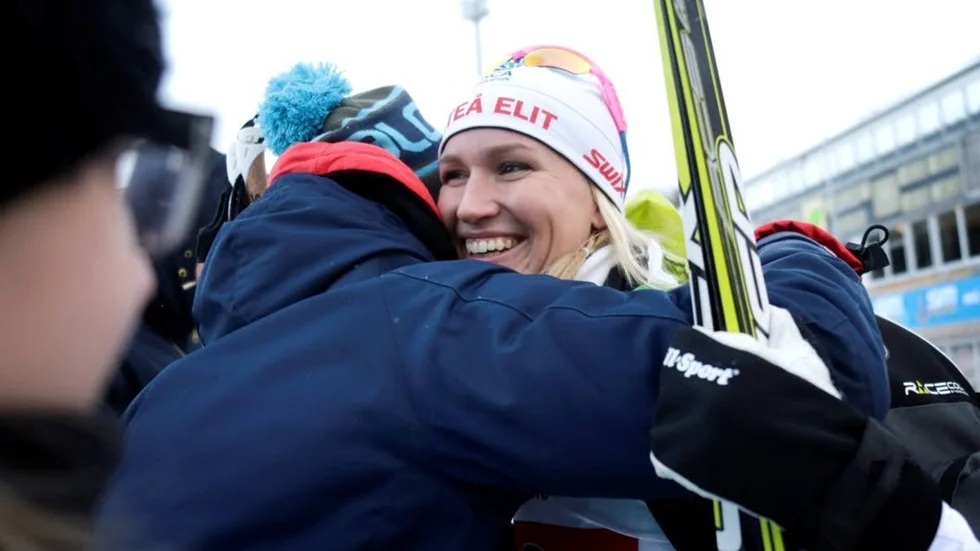 I en ny skribentroll. Med andras prestationer i fokus, ofta med pennan i handen. Här tillsammans med en glad vän som tog många fina medaljer under SM.