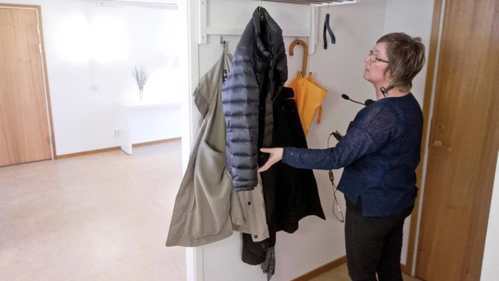 Här, i det lilla kapprummet intill toaletten, upptäckte Annica Nordkvist tjuven. Hans klädsel och uppträdande gjorde dock att hon tog honom för en kund och lät saken bero.