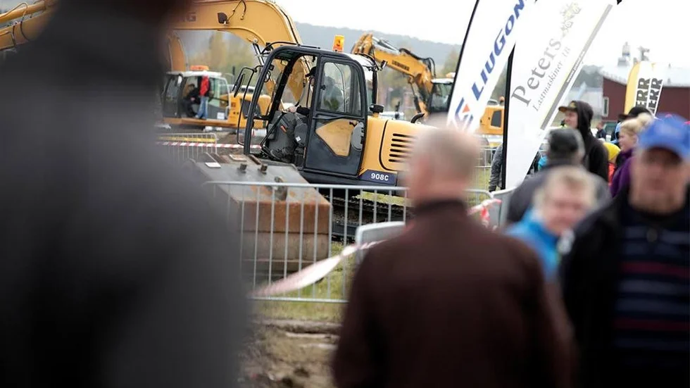 På visningsområdet under Load Up North 2013, kunde alla som fyllt 18 år testa allt från små och medelstora maskiner till en 90 ton tung grävmaskin.