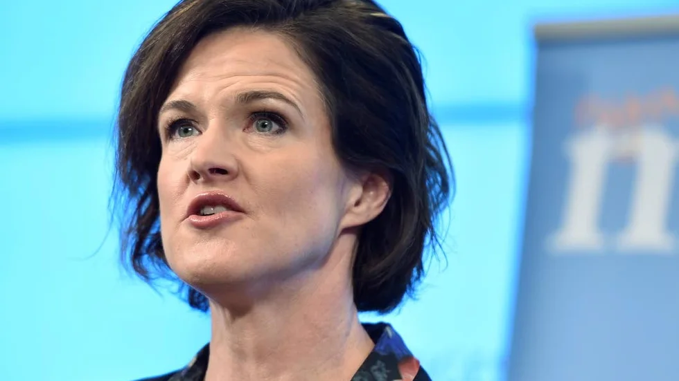 M tappar. Moderaterna backar, men Anna Kinberg Batra drog nog ändå en lättnadens suck när SCB:s partisympatiundersökning publicerades. Fallet var stort, men inte extremt.