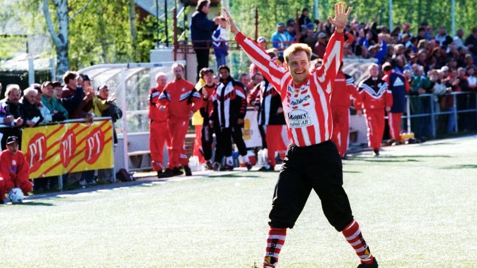 JUBEL. Piteå lottades mot Degerfors i svenska cupen i fotboll. Så här såg det ut senast lagen möttes på Kvarnvallen (som arenan hette då). Håkan Isaksson jublar efter att ha gjort segermålet. Piteå vann med 2-1 inför 1425 åskådare.