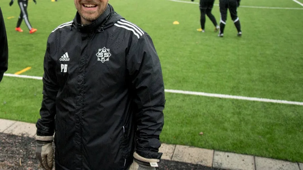 KVAR. Peter Bergman, tränare för Munksund/S damlag, kan glädja sig åt att laget får spela i division 3.