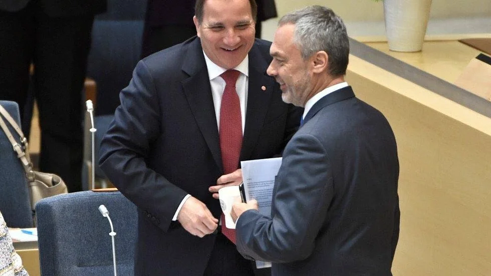 S OCH L. Statsminister Stefan Löfven (S) och Jan Björklund, Liberalernas partiledare, morsade på varandra under onsdagens partiledardebatt i riksdagen.