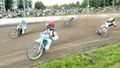 Stjärnspäckat heat - med vargseger. Här är kvällens höjdpunkt på Kråkvilan. Jason Crump och Krzysztof Cegielski fixar en femetta före Västerviks stjärnor Tomasz Gollob och Todd Wiltshire. Vargarna tog en efterlängtad seger inför mer än 2 000 åskådare.
Foto:Niclas sandberg