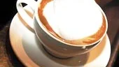 En cappuccino består av lika mycket espresso, mjölk och skum. Ovanpå strös kakao, kardemumma eller kanel.
FOTO: ANITA KJELLBERG