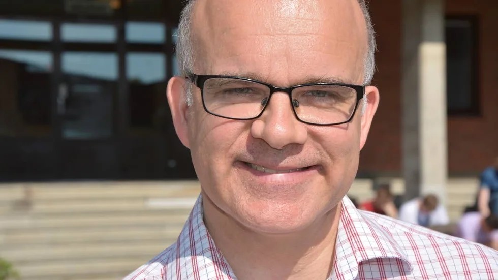 Ljuspunkter i det svarta. Aleksander Gabelic är ordförande i Svenska FN-förbundet.