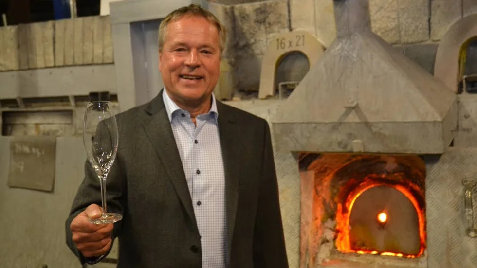 Hoppas på elever. - Angående konstnärsugnen, hoppas jag kunna locka hit konst- och designelever till Rejmyre, för att de ska lära sig mer om glas och glasproduktion, säger Ulf Rosén, vd för Reijmyre Glasbruk.
