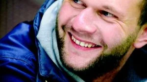 Foto: MAGNUS GLANS Nära till skrattet har den sympatiske polacken Wojciech Heltman och nu har han tvingat raka sig eftersom det blev förlust mot Kallinge/Ronneby. Så länge laget vann rakade han sig inte.