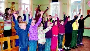 Barnkören i Hjorteds kyrka, Mix Vox, övar på sånger till familjegudstjänsten på söndag.