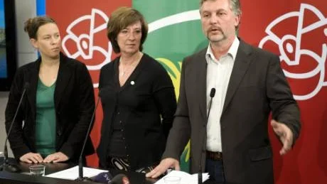 Beskedet om fördjupat samarbete mellan socialdemokraterna och miljöpartiet kom inte som någon överaskning för partiarbetarna ute i landet, hävdar flera distriktsordförande. Johan Andersson från Motala säger att vänsterpartiet är välkomna ? om de ändrar sig. Foto: Claudio Bresciani/Scanpix