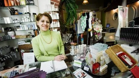 Mahnaz Johansson hoppas kunna påverka även uppåt, i riktning regeringen.                 Foto: Andreas Skogh