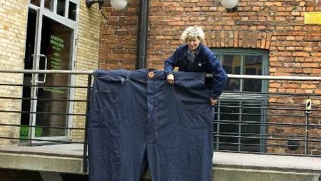 Det ryms många Bonnie Festin i Norrköpings största jeans, men var kommer de ifrån?