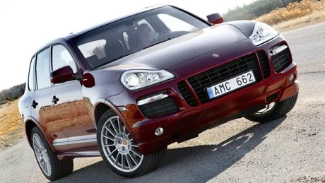 Ett 2,3 ton tungt landsvägslok - Porsche Cayenne GTS.
