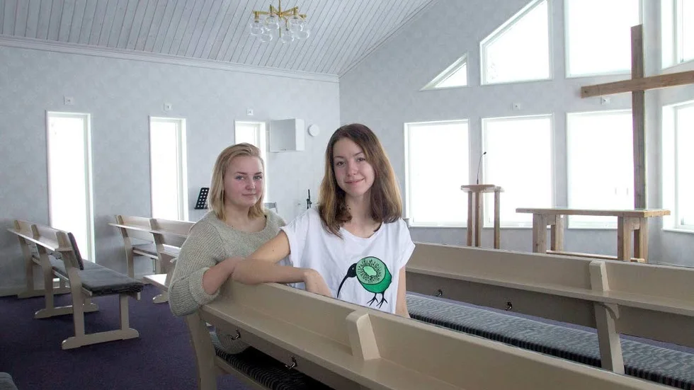 De unga ledarna Tova Lövgren och Elin Bengtsson sammanfattar helgen som lärorik och värdefull. ”Det är jätteviktigt att lägret finns”, säger Tova Lundgren.