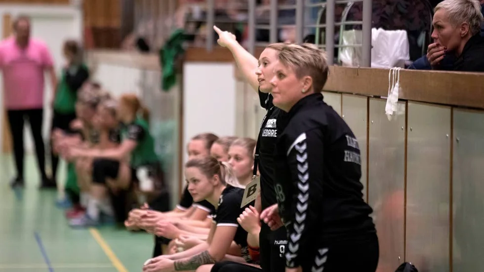 PROBLEM. Lillpites tränare Linda Fahlén Jakobsson fick tunga besked kvällen innan derbyt.