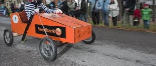 Full fart på lådbilsrace