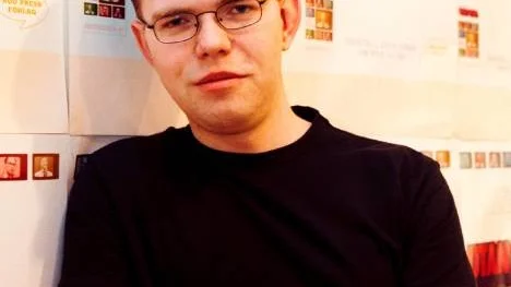 Vänsterpartiet har chansen att välja Aron Etzler till partisekreterare på lördag. En chans som V inte bör missa skriver Widar Andersson på dagens ledarsida.
