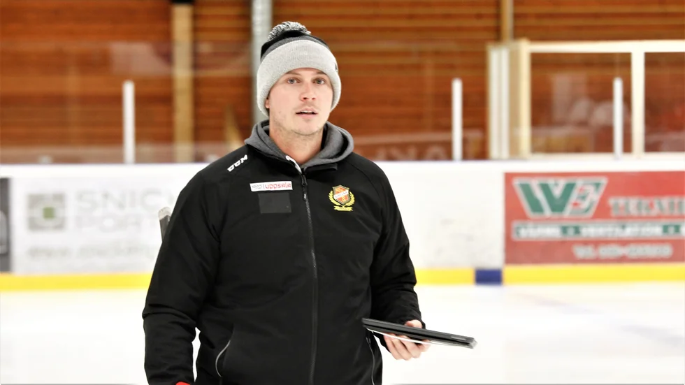 Spelarkarriären är över för Fredrik Petterson-Wentzel som nu istället är målvaktstränare i Almtuna. 
