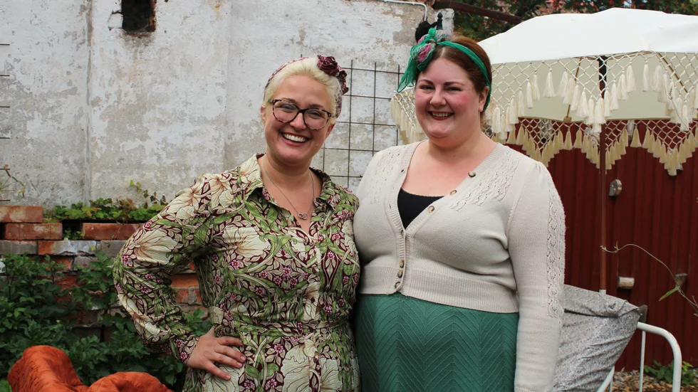 Janna Corneliusson och Cathrin Åhlén är taggade inför Skördefesten på innegården. "Vid förra marknaden var det folk som hängde hela dagen och vi hoppas på samma stämning på söndag", säger Janna Corneliusson.