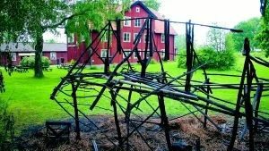 Polisen hittade inga spår som kan leda till de  som tände på huset vid Hällristningsmuseumet i Norrköping. 
Foto: Niclas Sandberg (011-200 464)
niclas. sandberg@folkbladet.se