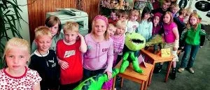 Skolelever ställer ut dinosaurier