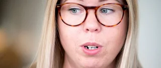 Hon har opererats 27 gånger – efter förlossningen