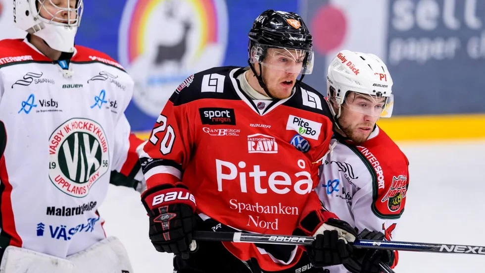 MÅLFORM. Carl Becker var en av tre tvåmålsskyttar i Piteå som körde över lejonen under söndagen. (Arkivbild).
