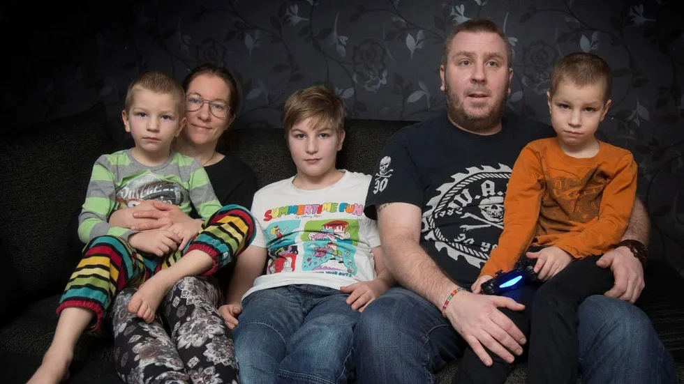 Slutade lyckligt. Julen blev dramatisk för familjen Andersson. Från vänster: Max, 5 år, mamma Lina, Theo 11 år, pappa Robert och Loke, 7 år. Saknas på bilden gör storebror Robin 16 år.