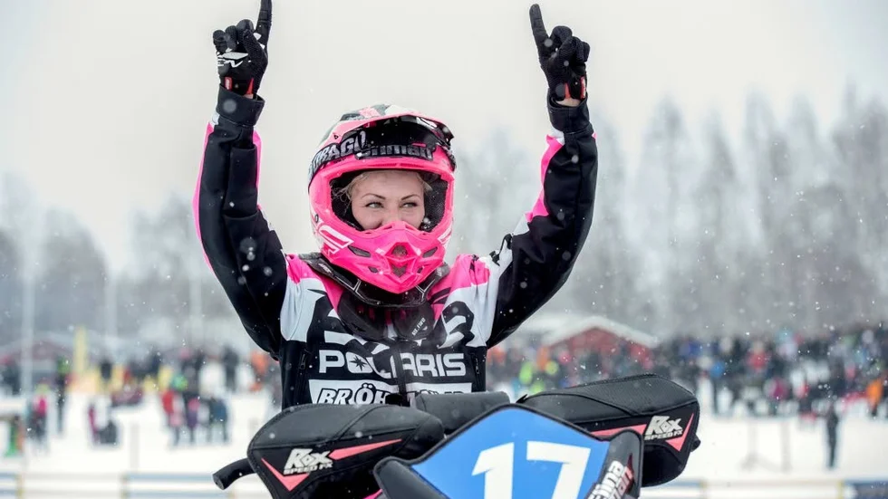 MÄSTAREN. Elina Öhman vann både proffsserien i USA och VM i Älvsbyn förra säsongen. Mycket talar för att 23-åringen ska kunna upprepa den bravaden i vinter.