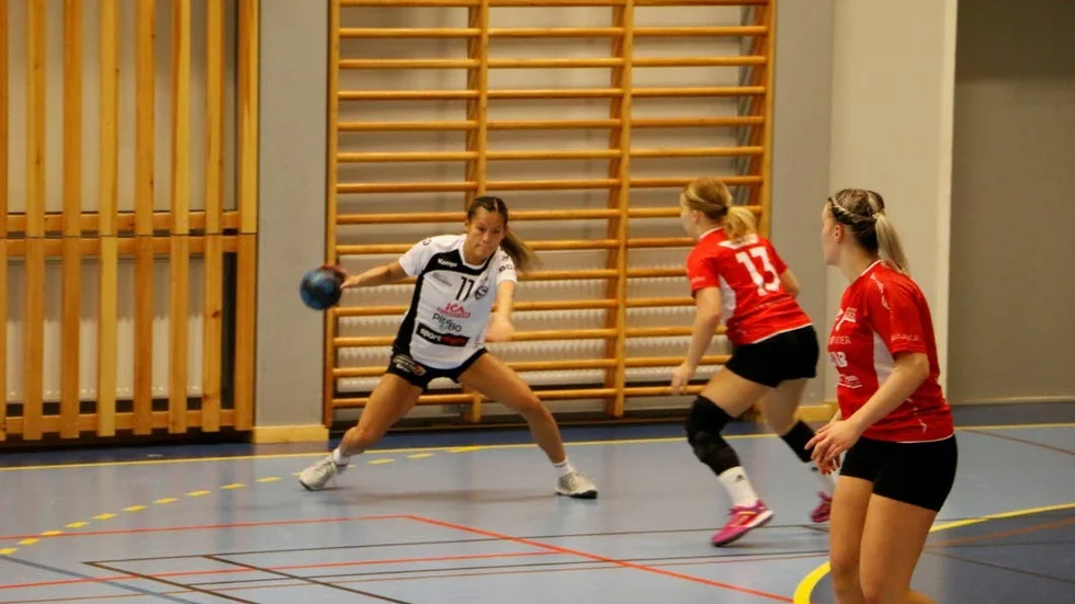 FINT. Linnea Bergman dribblar och skapar kaos.