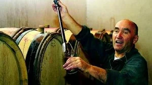 Mustigt Rhônevin. Alain Graillot hör till franska Rhônedalens mest respekterade vinmakare och vingårdsägare. I februari släpps en ny utmärkt årgång av hans mustiga och lagringsdugliga syrahvin Crozes Hermitage, 167 kr. Foto: Sune Liljevall